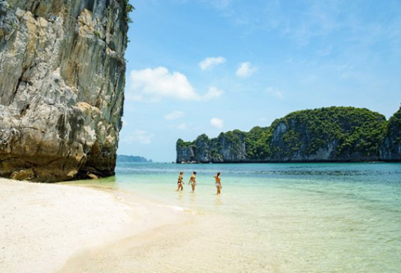 Ba Trai Dao Islets And Beach